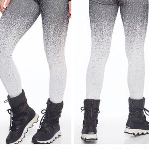 Athleta Black/White Winter Leggings High-Rise Med